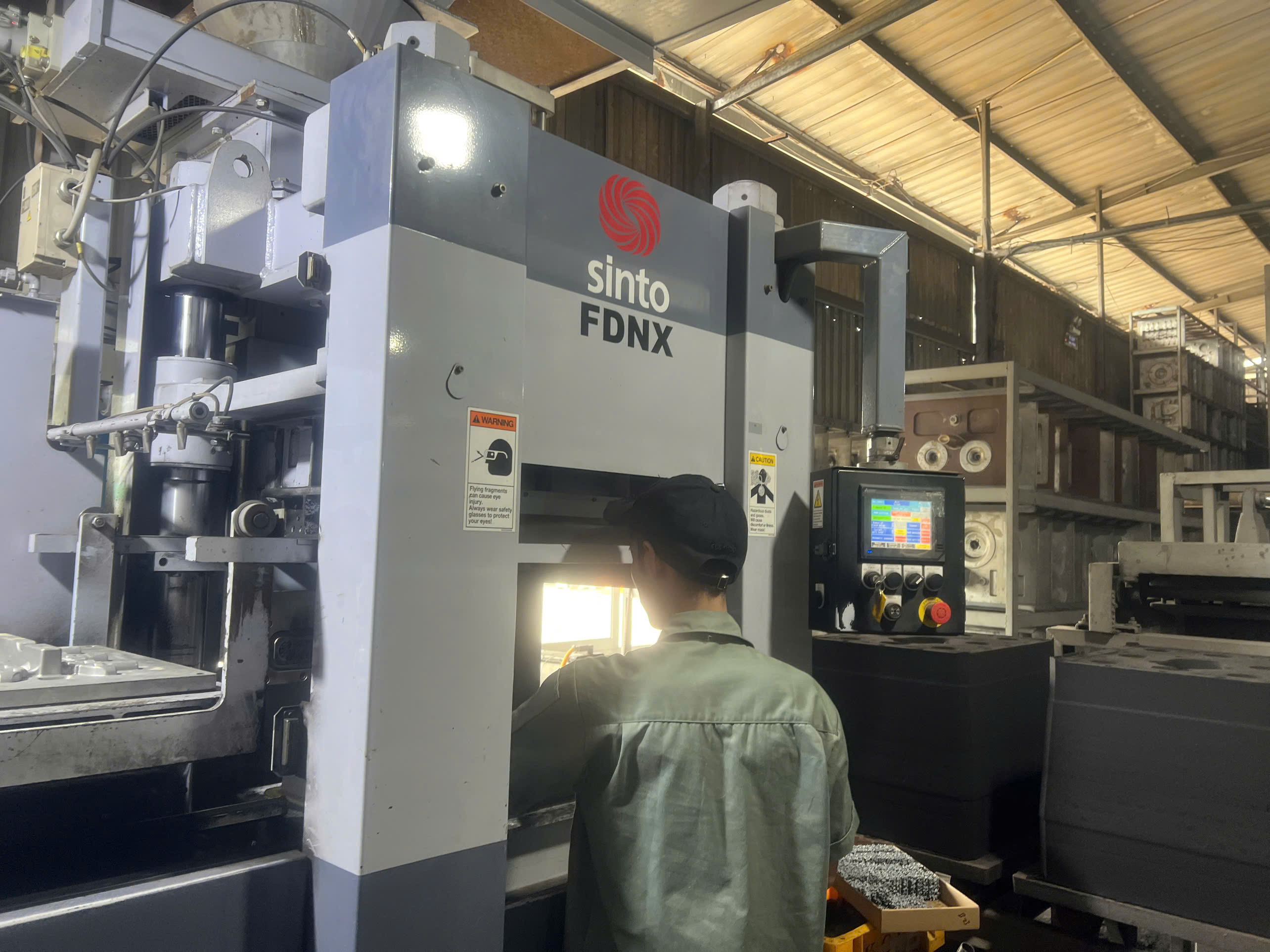 Molding machine.jpg
